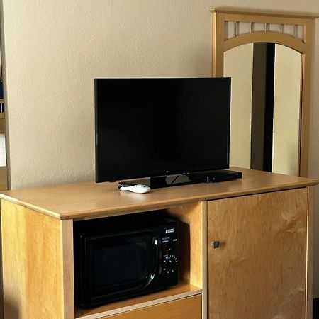 Ameristay Inn & Suites Waverly 外观 照片