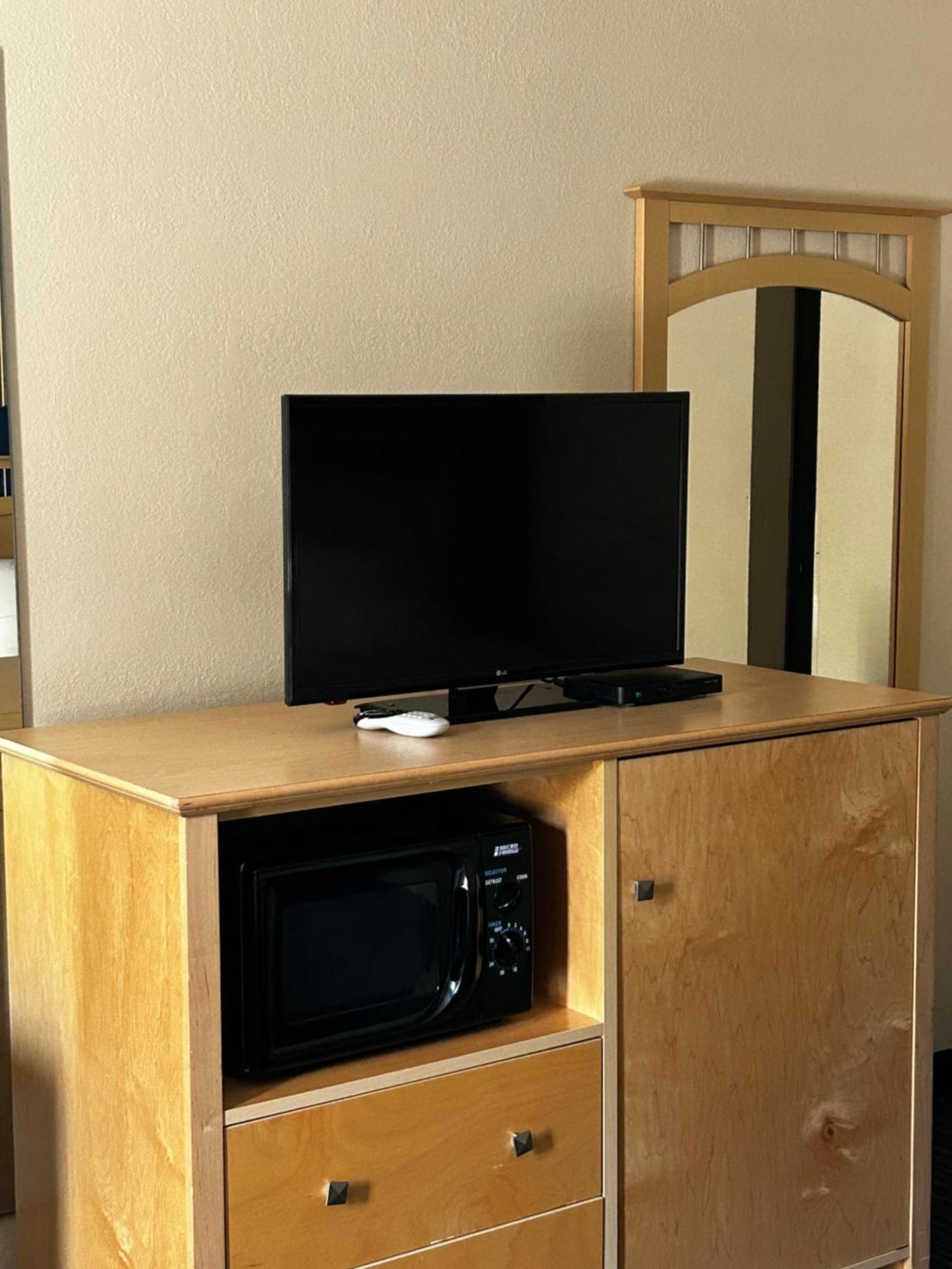 Ameristay Inn & Suites Waverly 外观 照片